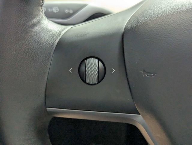 Used 2024 Tesla Model Y Performance image 19