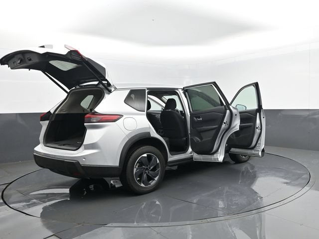 Used 2024 Nissan Rogue SV AWD/4WD image 29