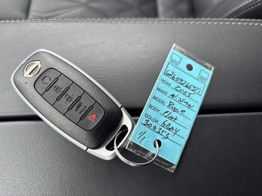 Used 2025 Nissan Rogue Platinum AWD/4WD image 34