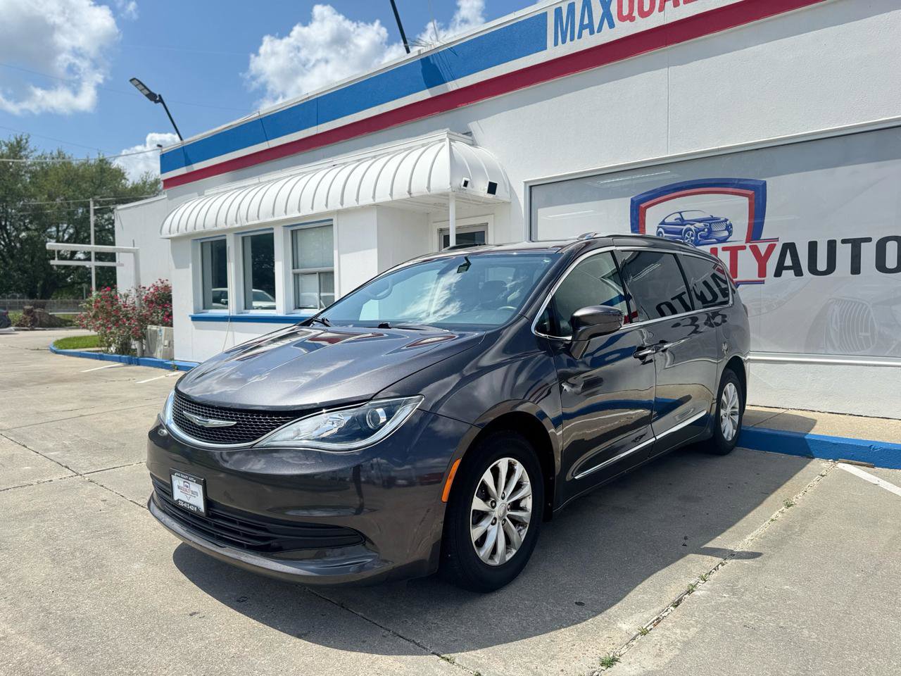 Used 2019 Chrysler Pacifica Touring-L image 11
