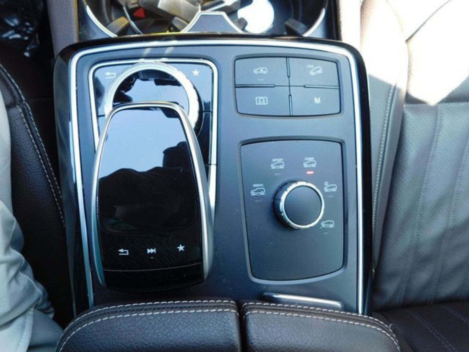 Used 2018 Mercedes-Benz GLS 450 4MATIC image 25