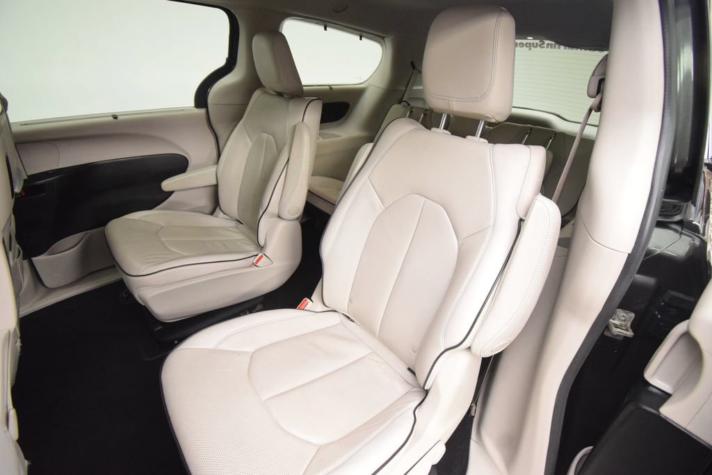 Used 2020 Chrysler Pacifica Limited FWD image 25