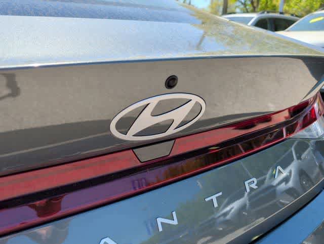 Used 2025 Hyundai Elantra SE FWD image 10