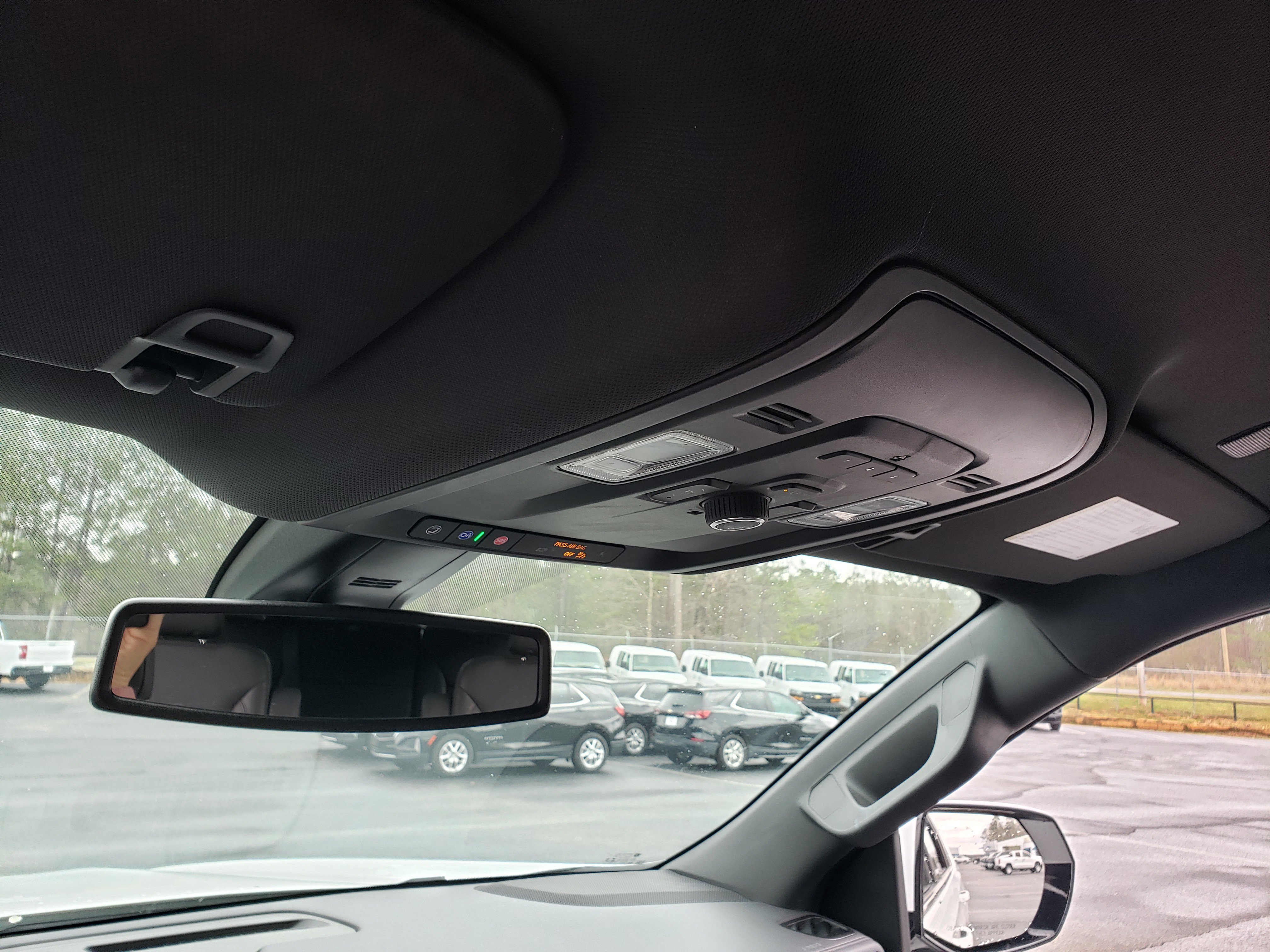 Used 2022 Chevrolet Suburban Z71 w/ Luxury Package image 27