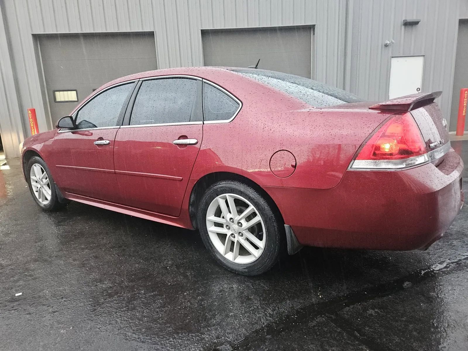 Used 2011 Chevrolet Impala LTZ image 2