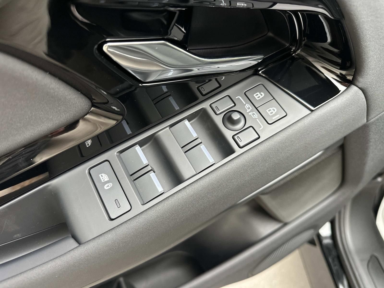 New 2026 Land Rover Range Rover Evoque S image 10