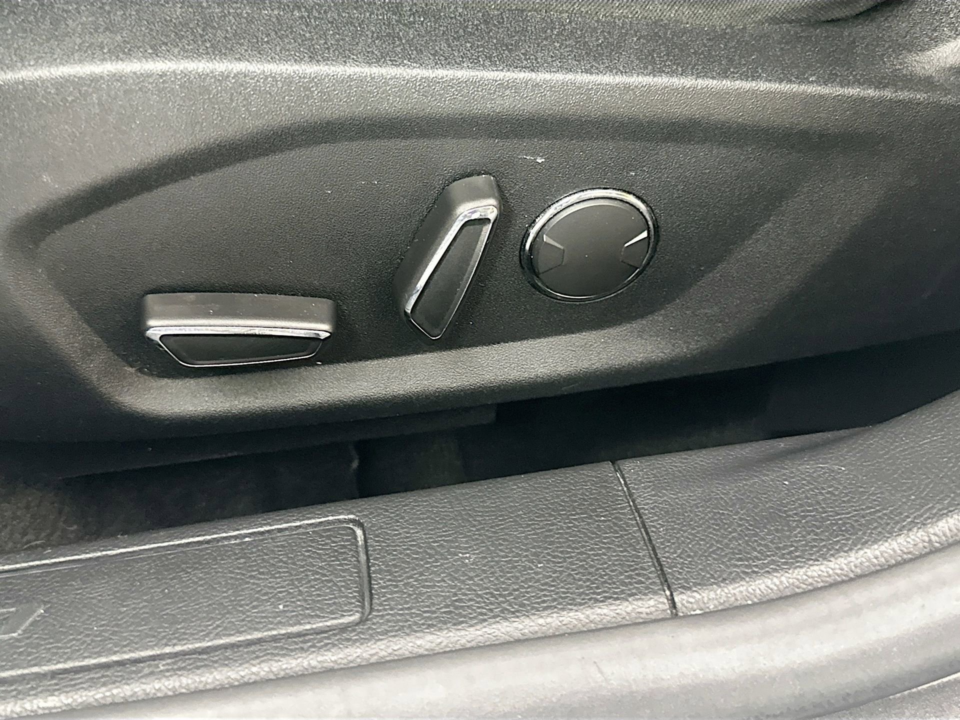 Used 2019 Ford Fusion SE image 19