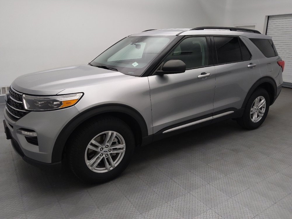 Used 2021 Ford Explorer XLT w/ Equipment Group 202A AWD/4WD image 2