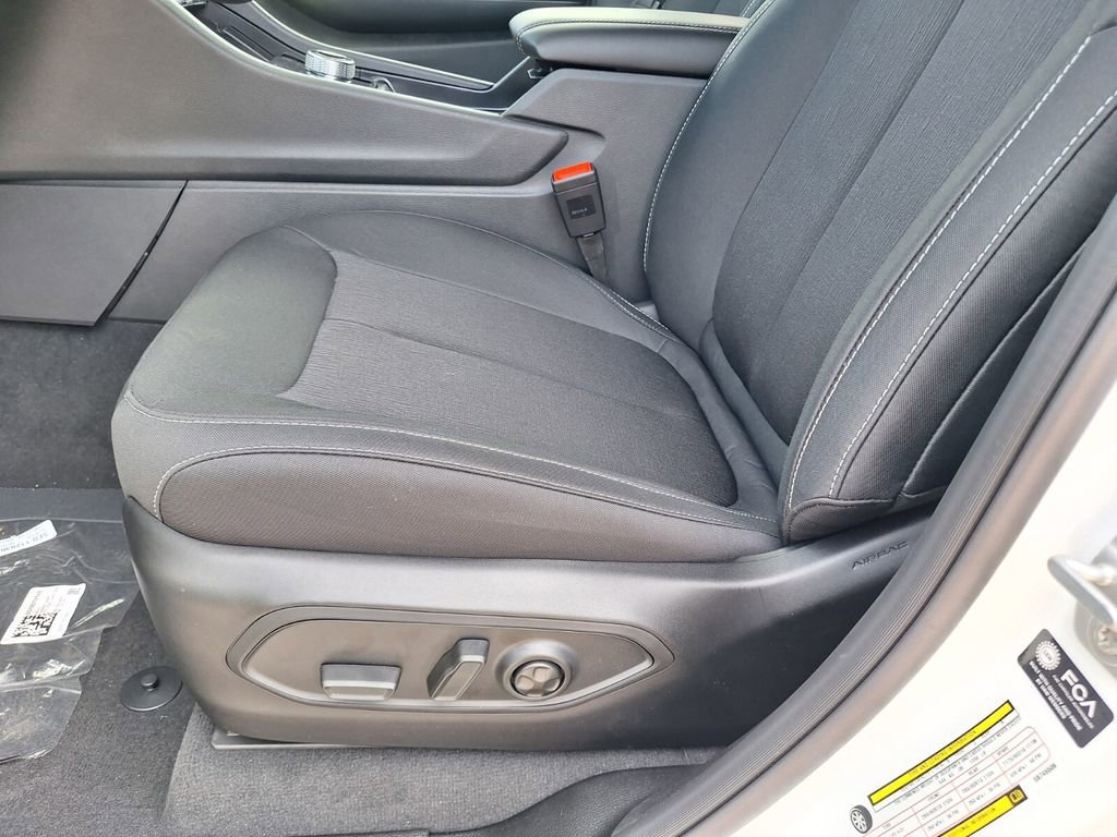 New 2025 Jeep Grand Cherokee L Laredo image 14