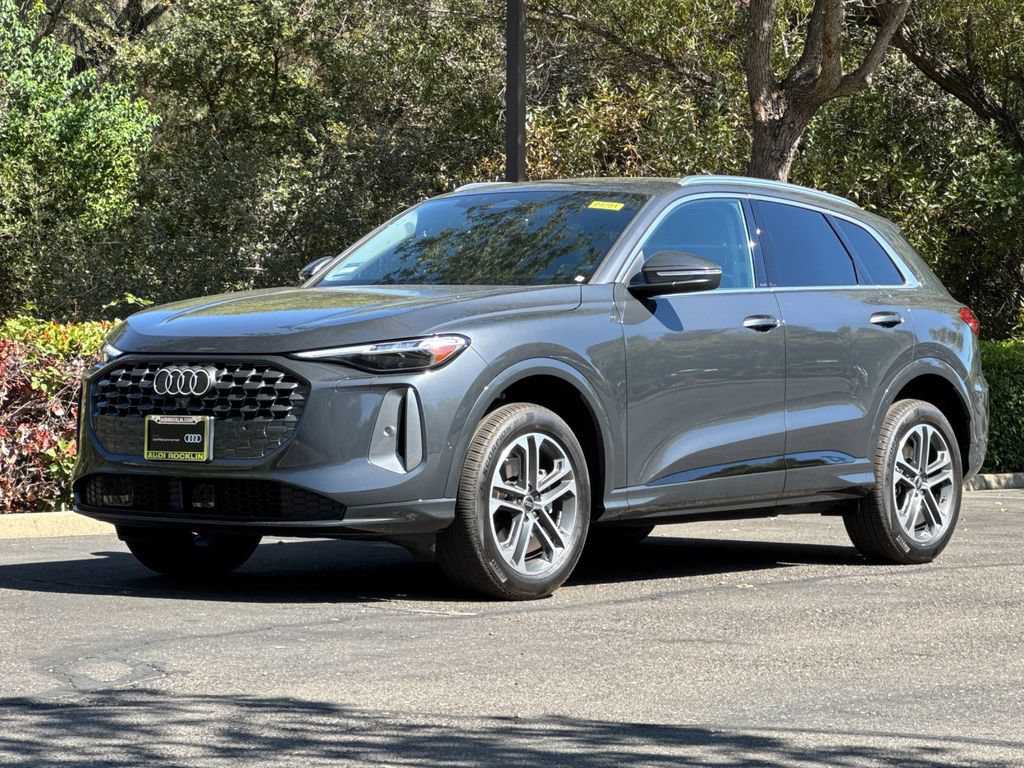 Certified 2025 Audi Q5 Premium AWD/4WD image 11