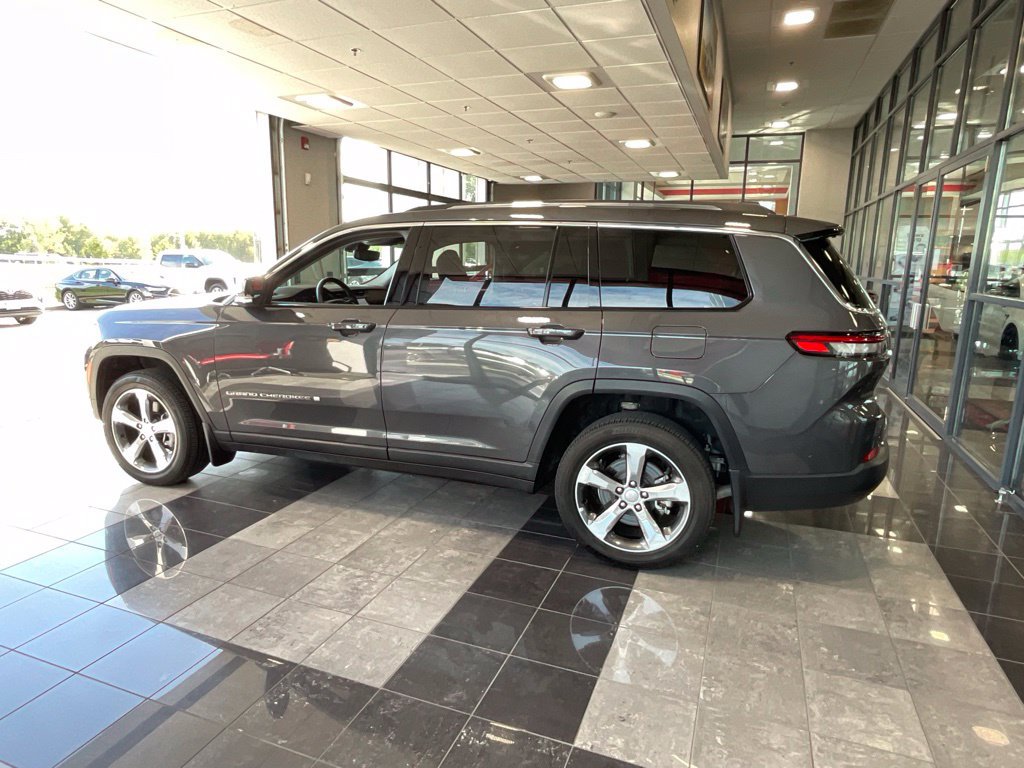 Used 2022 Jeep Grand Cherokee L Limited w/ Trailer Tow Group (B) AWD/4WD image 4