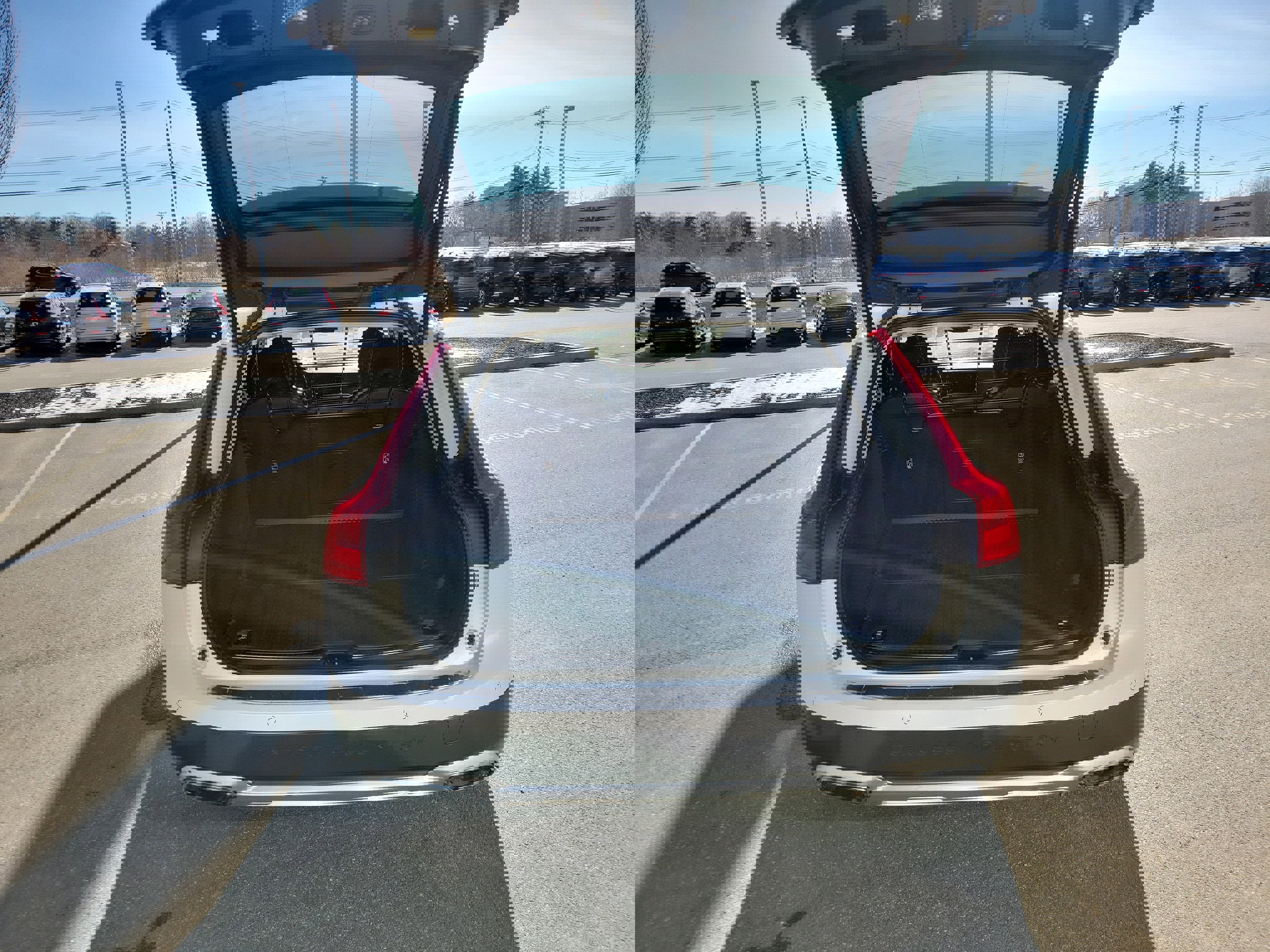 Used 2019 Volvo V90 T6 Cross Country w/ Advanced Package image 15