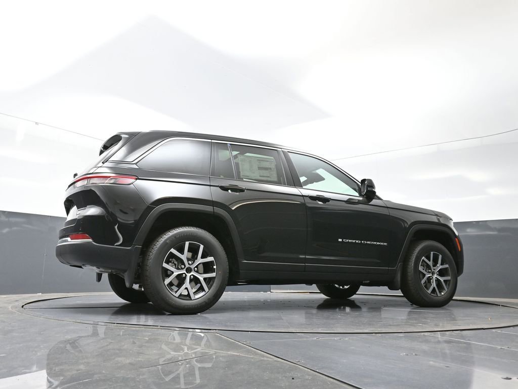 New 2025 Jeep Grand Cherokee Limited w/ Luxury Tech Group II image 34