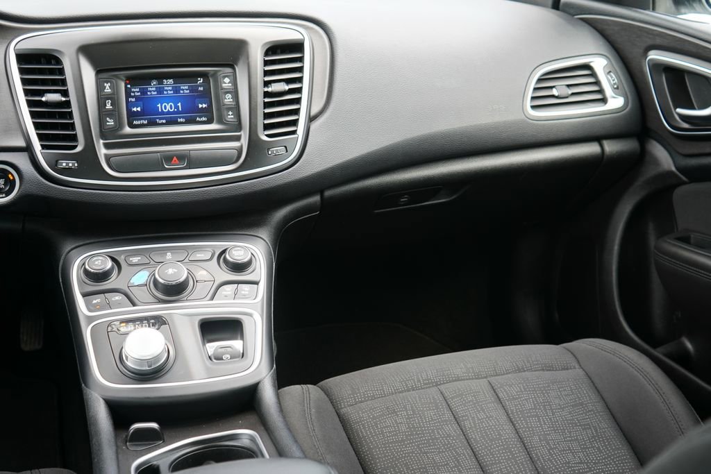 Used 2016 Chrysler 200 Limited FWD image 26