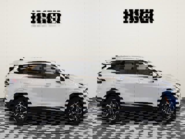 Used 2025 Kia Sportage LX image 2