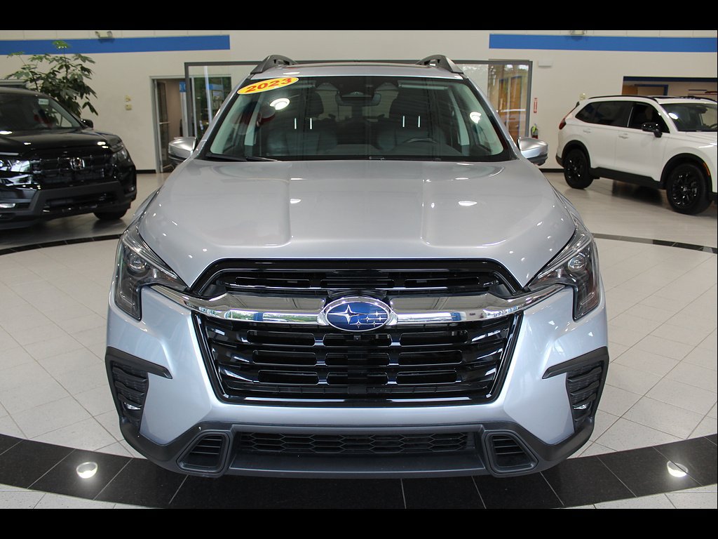 Used 2023 Subaru Ascent Limited w/ Technology Package AWD/4WD image 2