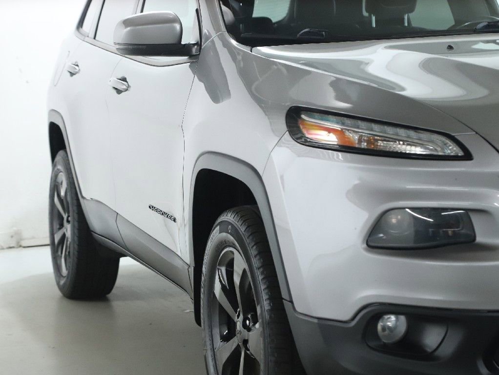 Used 2016 Jeep Cherokee High Altitude w/ Luxury Group AWD/4WD image 8