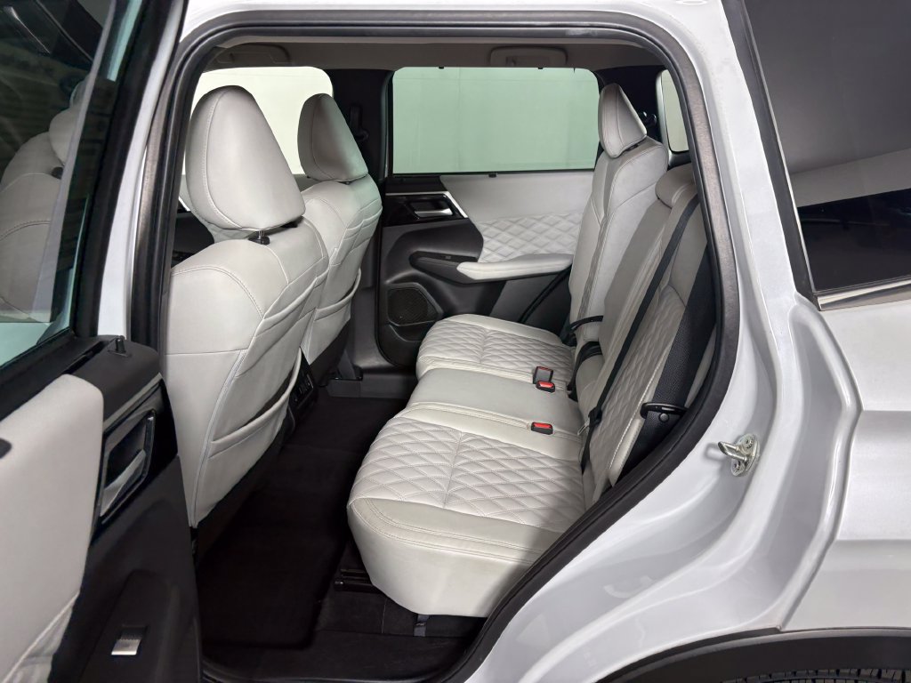 Used 2023 Mitsubishi Outlander SEL FWD image 28