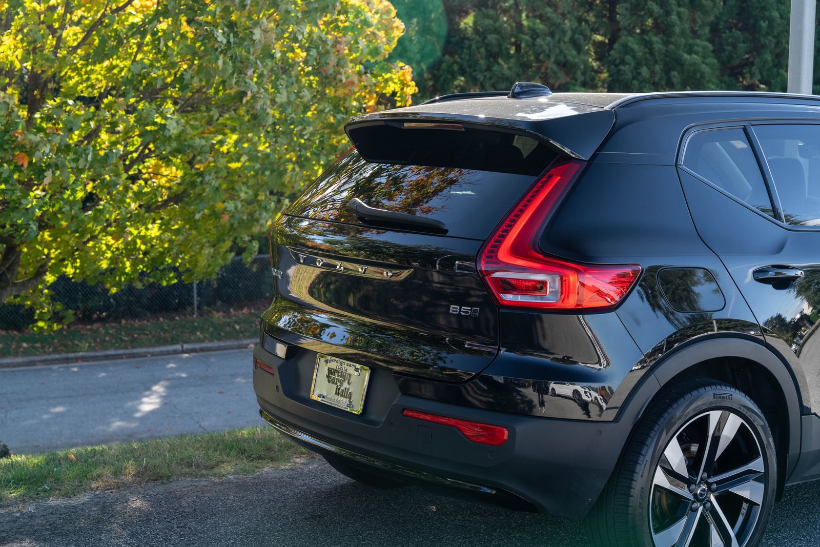 Used 2024 Volvo XC40 B5 Ultimate w/ Protection Package Premier image 11