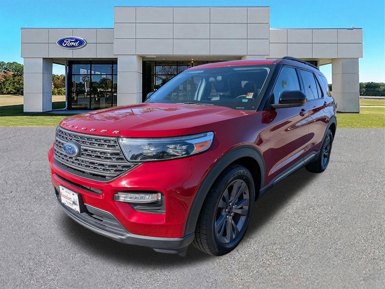 Certified 2022 Ford Explorer XLT w/ Equipment Group 202A image 4