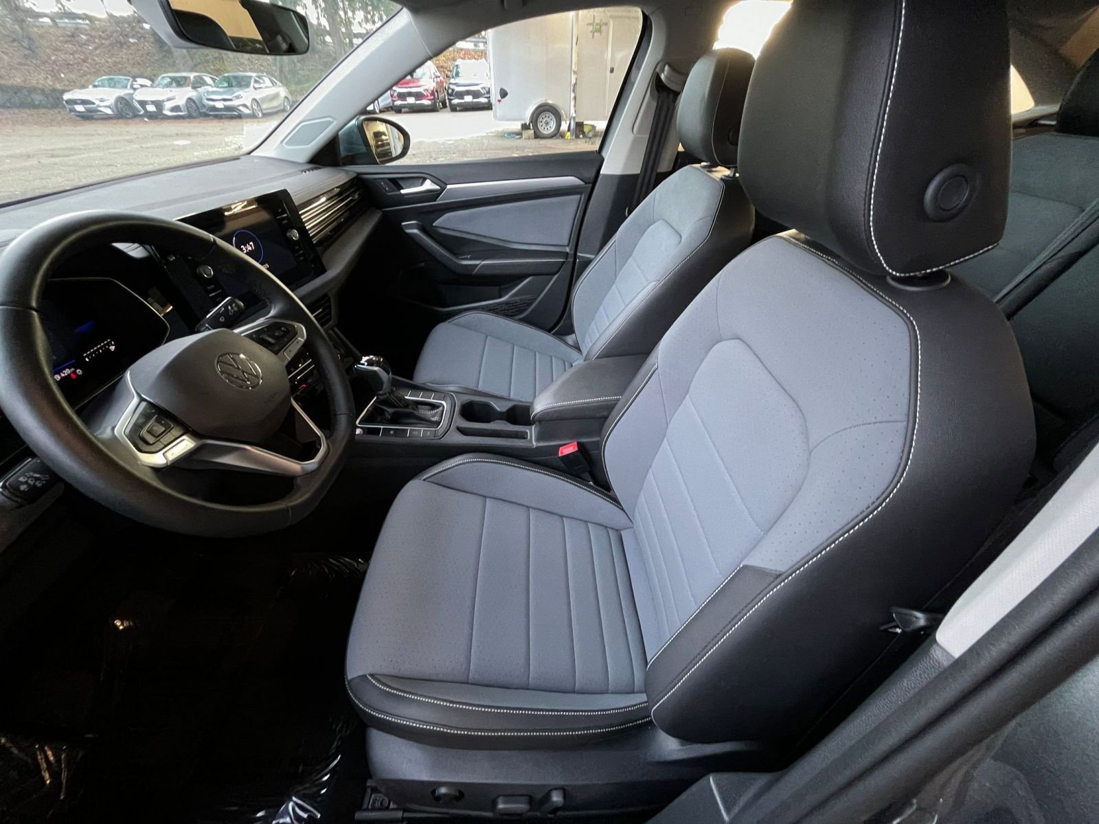 Used 2025 Volkswagen Jetta SE image 27