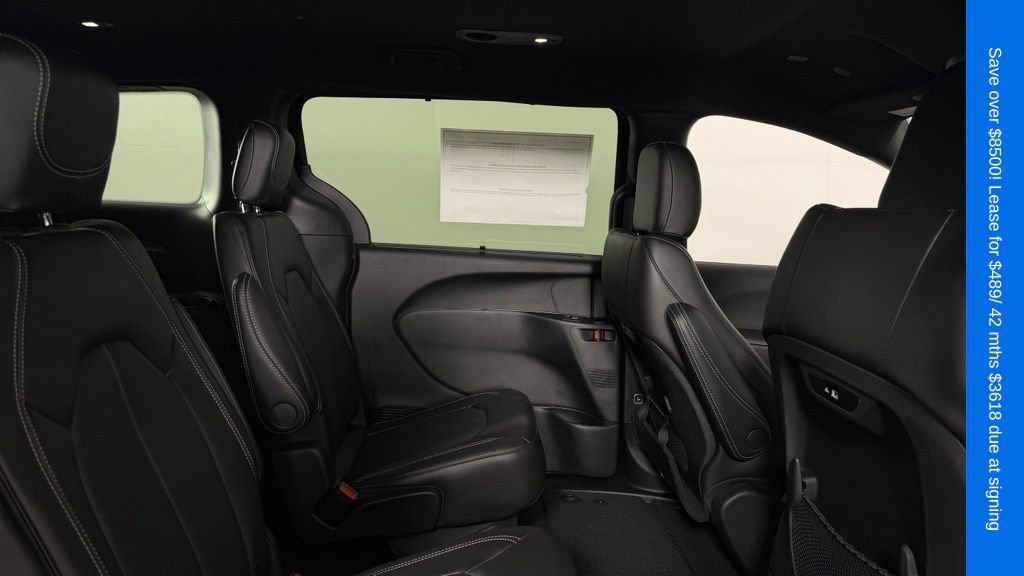 New 2027 Chrysler Pacifica Select FWD image 29