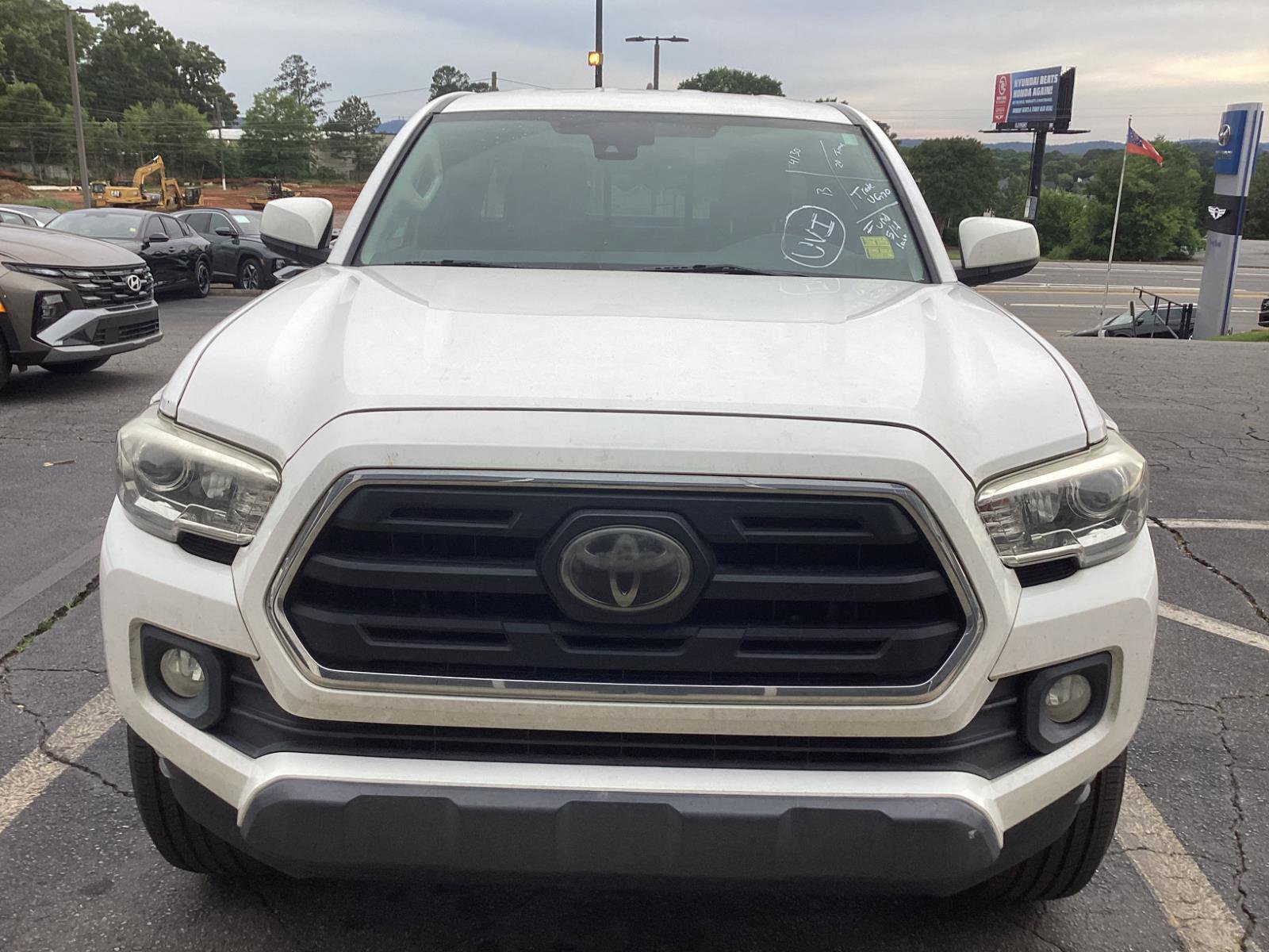 Used 2018 Toyota Tacoma SR5 RWD image 8