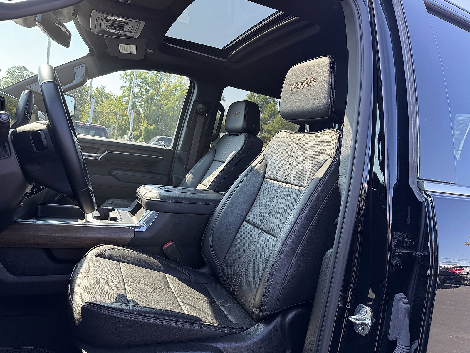 Used 2024 Chevrolet Silverado 2500 High Country image 3