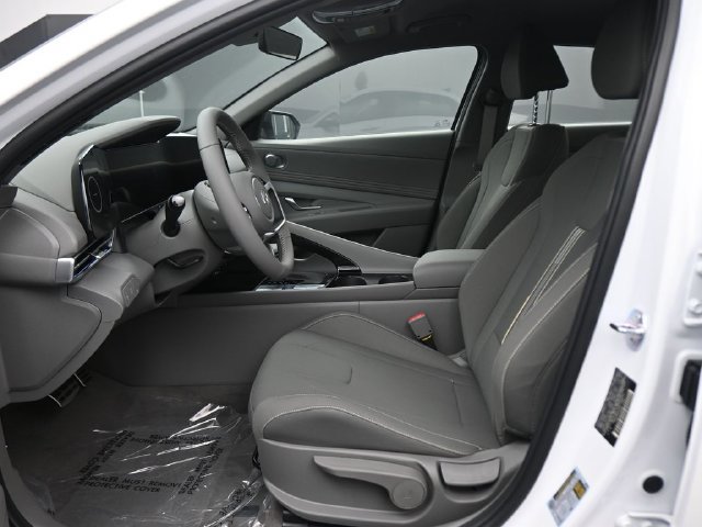 Certified 2025 Hyundai Elantra SEL FWD image 12