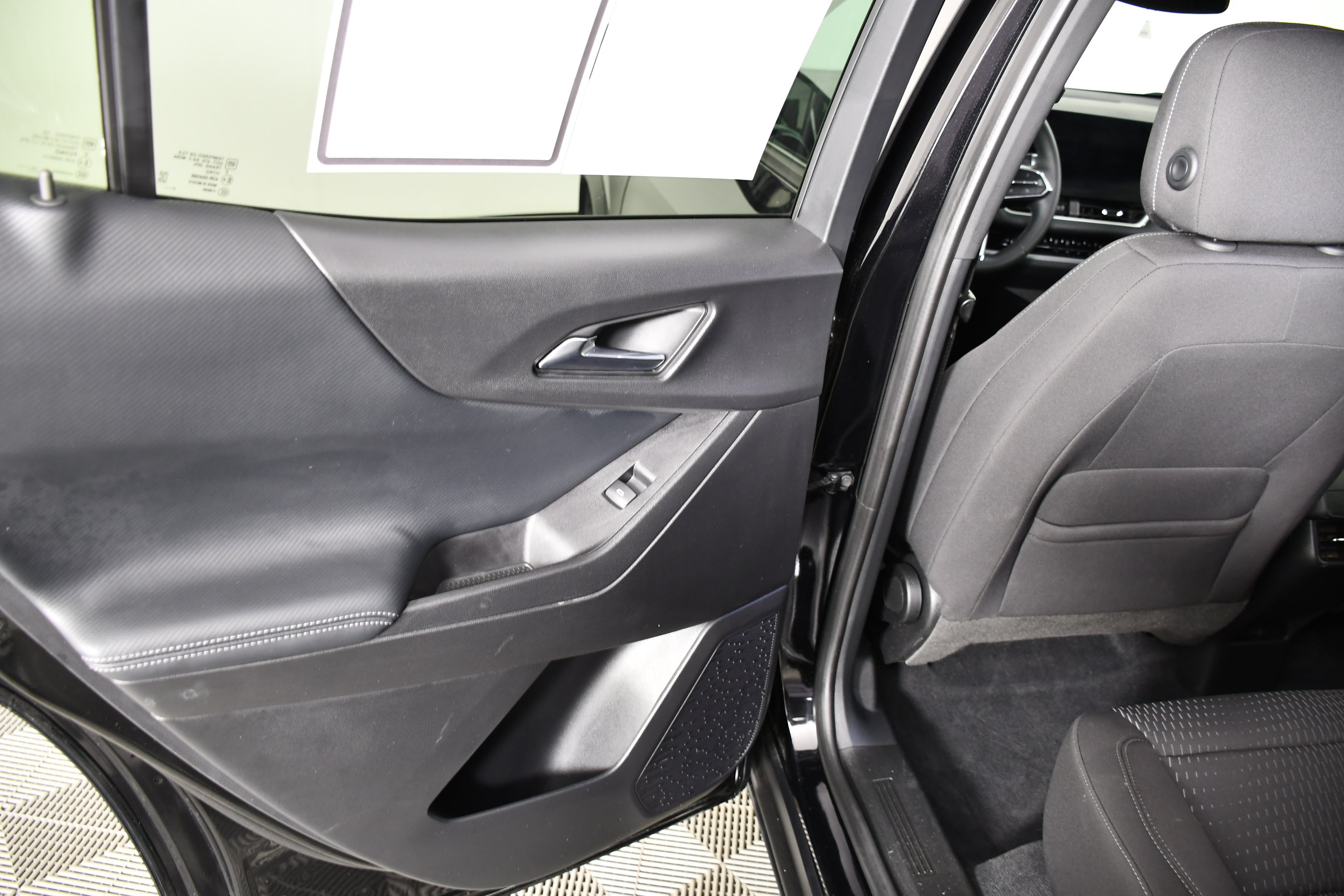 Used 2026 Chevrolet Equinox LT AWD/4WD image 46
