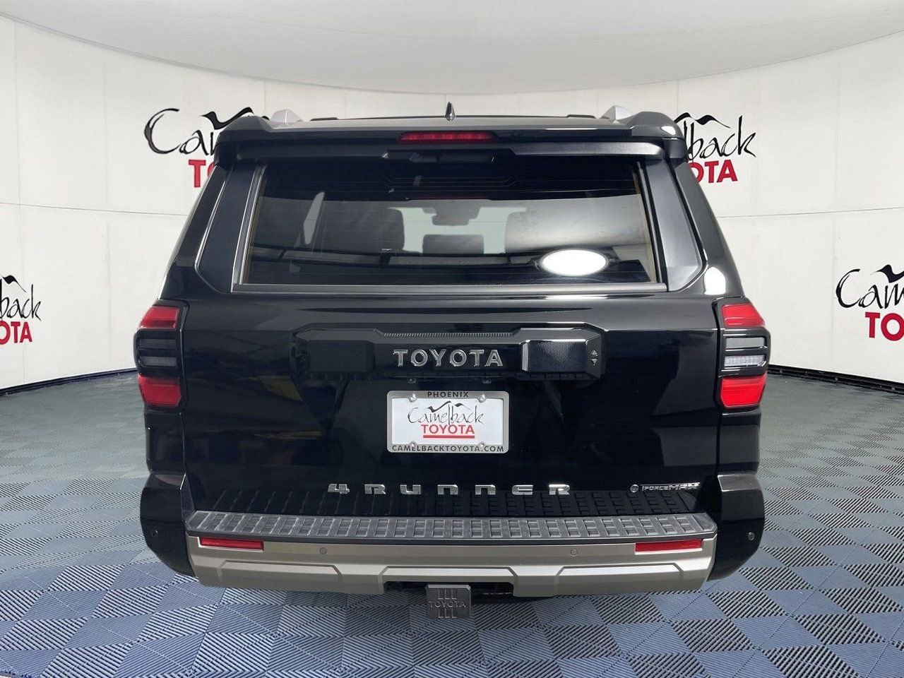 Used 2025 Toyota 4Runner Limited w/ Tow Technology Package AWD/4WD image 6
