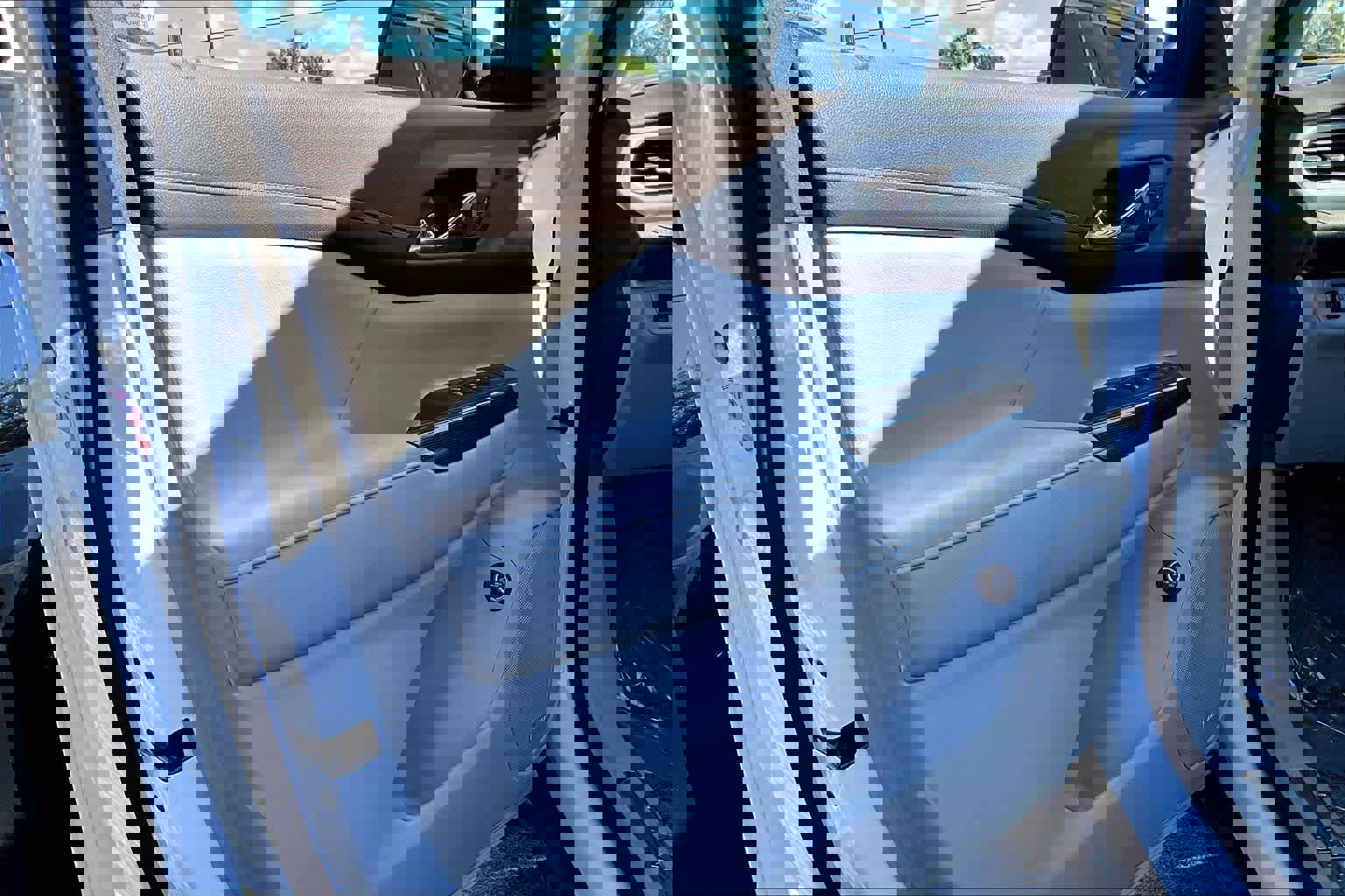 Used 2021 GMC Acadia SLT image 22