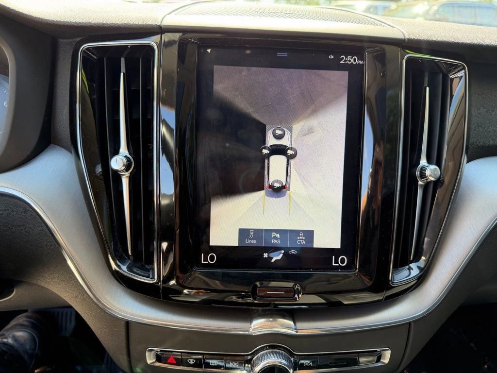 Used 2020 Volvo XC60 T5 Momentum image 24