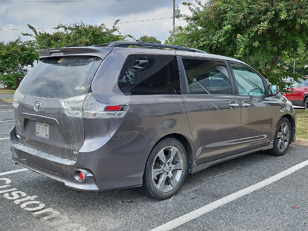 Used 2014 Toyota Sienna SE FWD image 3