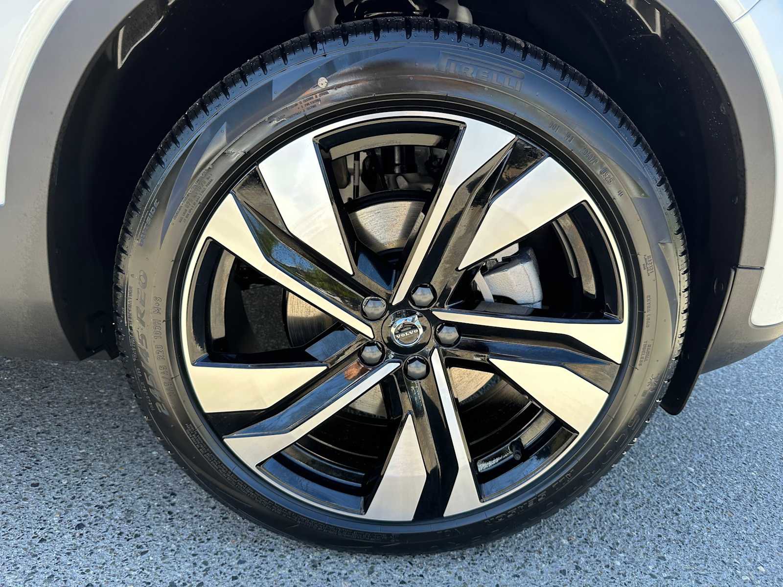 New 2025 Volvo XC40 B5 Plus w/ Protection Package Premier image 9