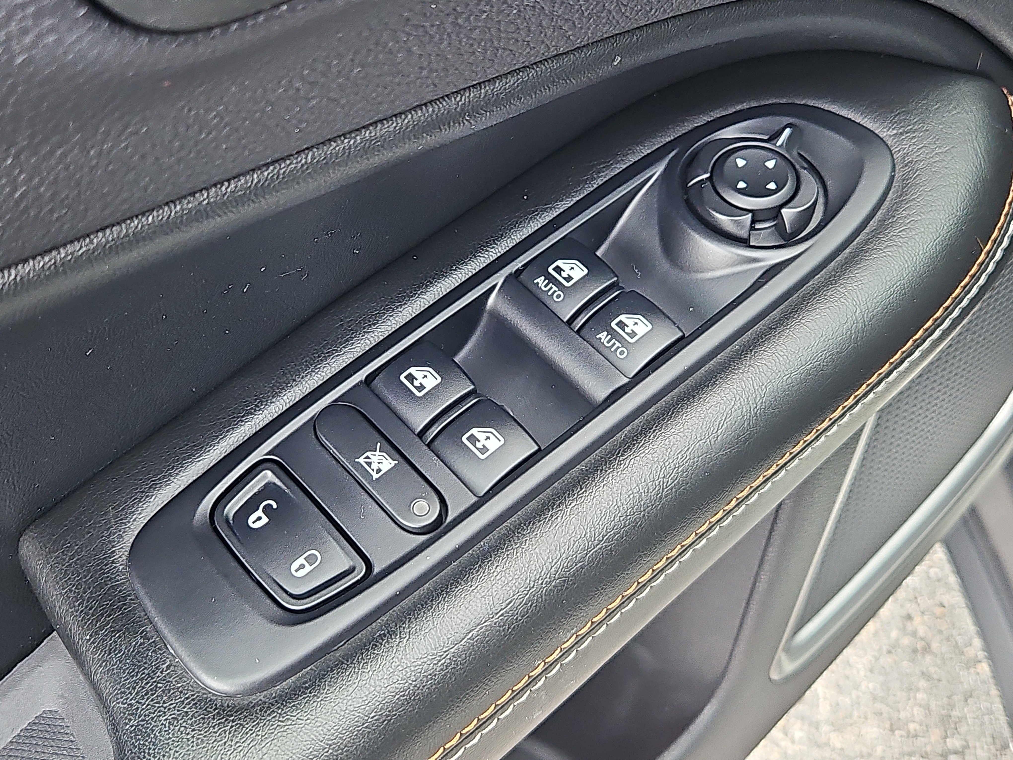 Used 2018 Jeep Compass Latitude w/ Cold Weather Group AWD/4WD image 20