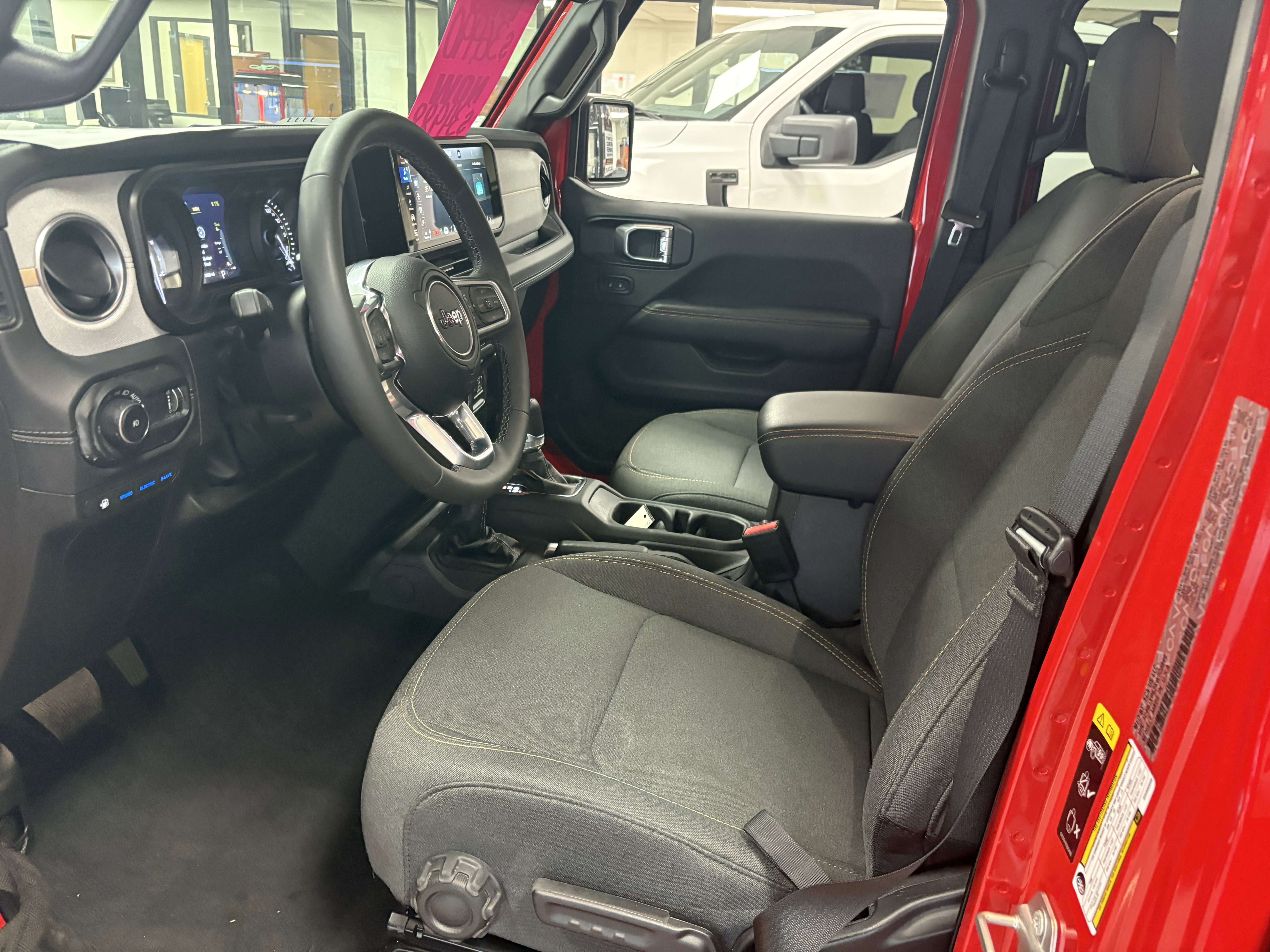 Used 2025 Jeep Wrangler Unlimited Sahara AWD/4WD image 6