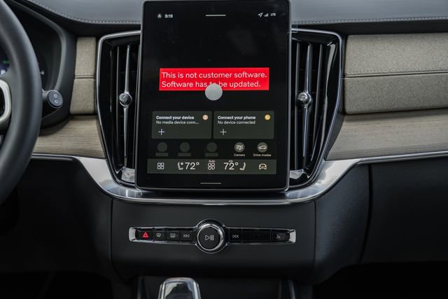 New 2026 Volvo XC90 T8 Plus w/ Protection Package Premier image 21