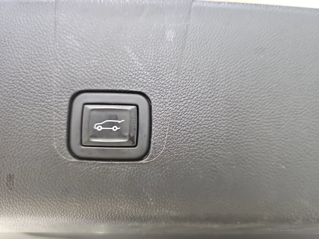Certified 2023 Chevrolet Traverse LT w/ LPO, Floor Liner Package AWD/4WD image 18