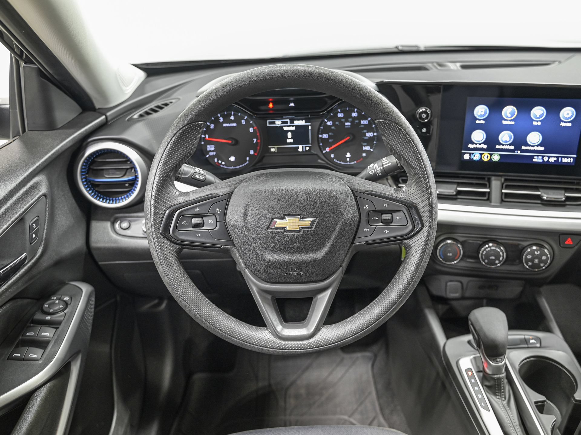 Used 2025 Chevrolet Trax LS FWD image 17