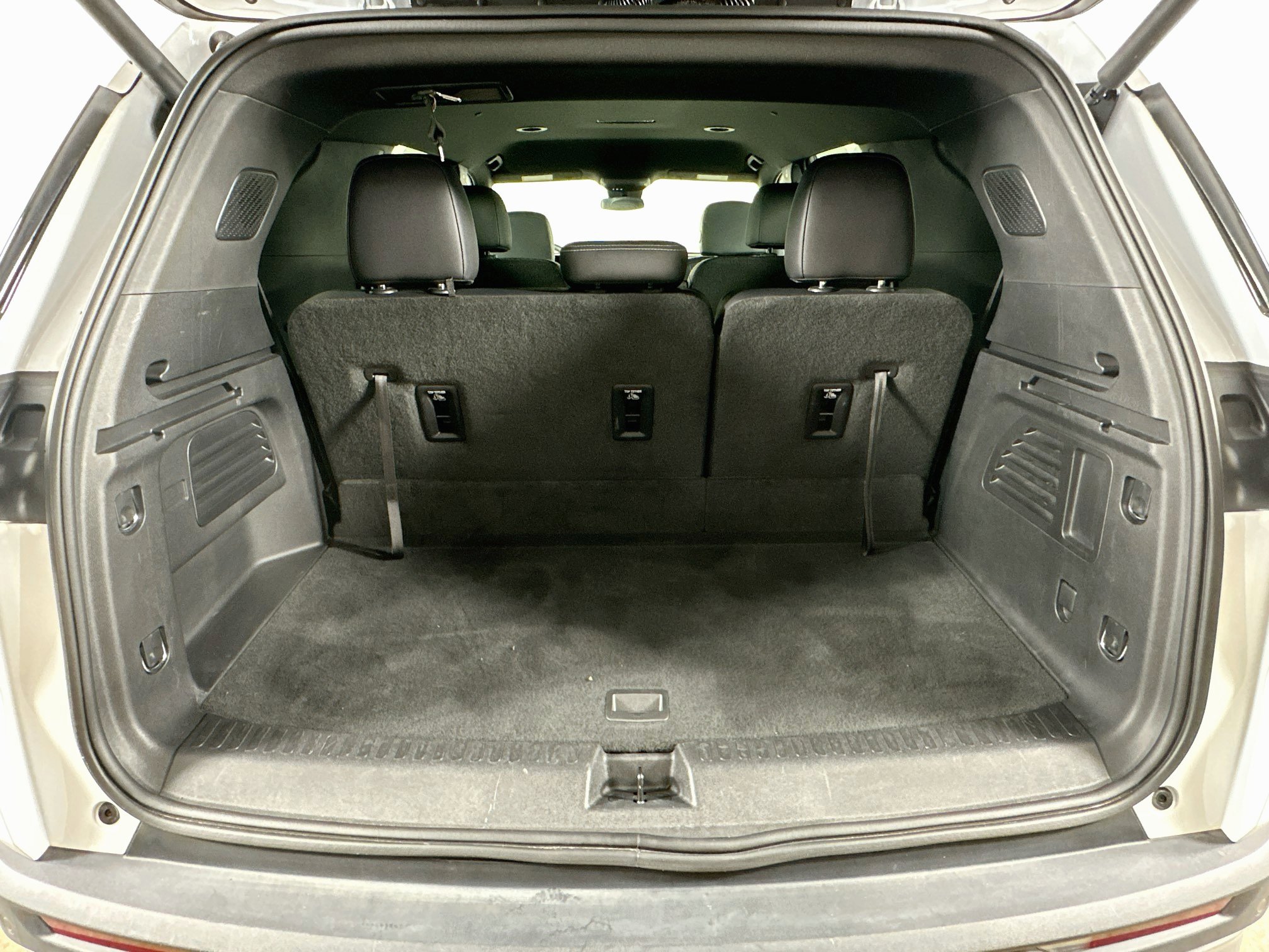 Used 2026 Chevrolet Traverse LT FWD image 30