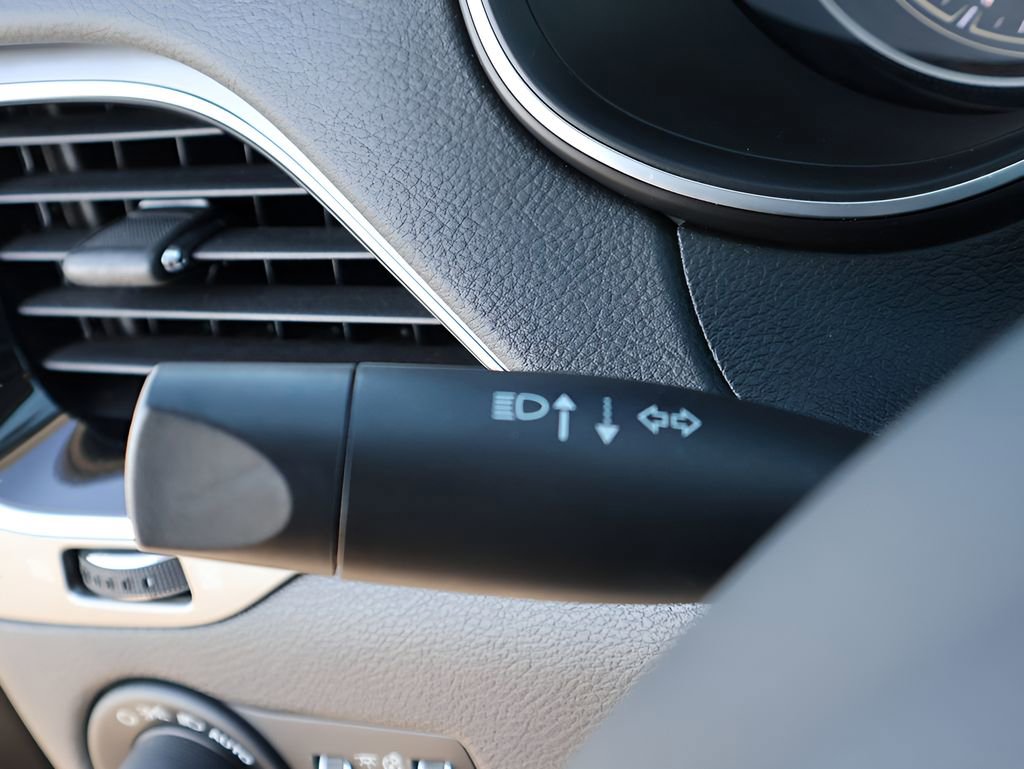 Used 2020 Jeep Cherokee Limited image 35