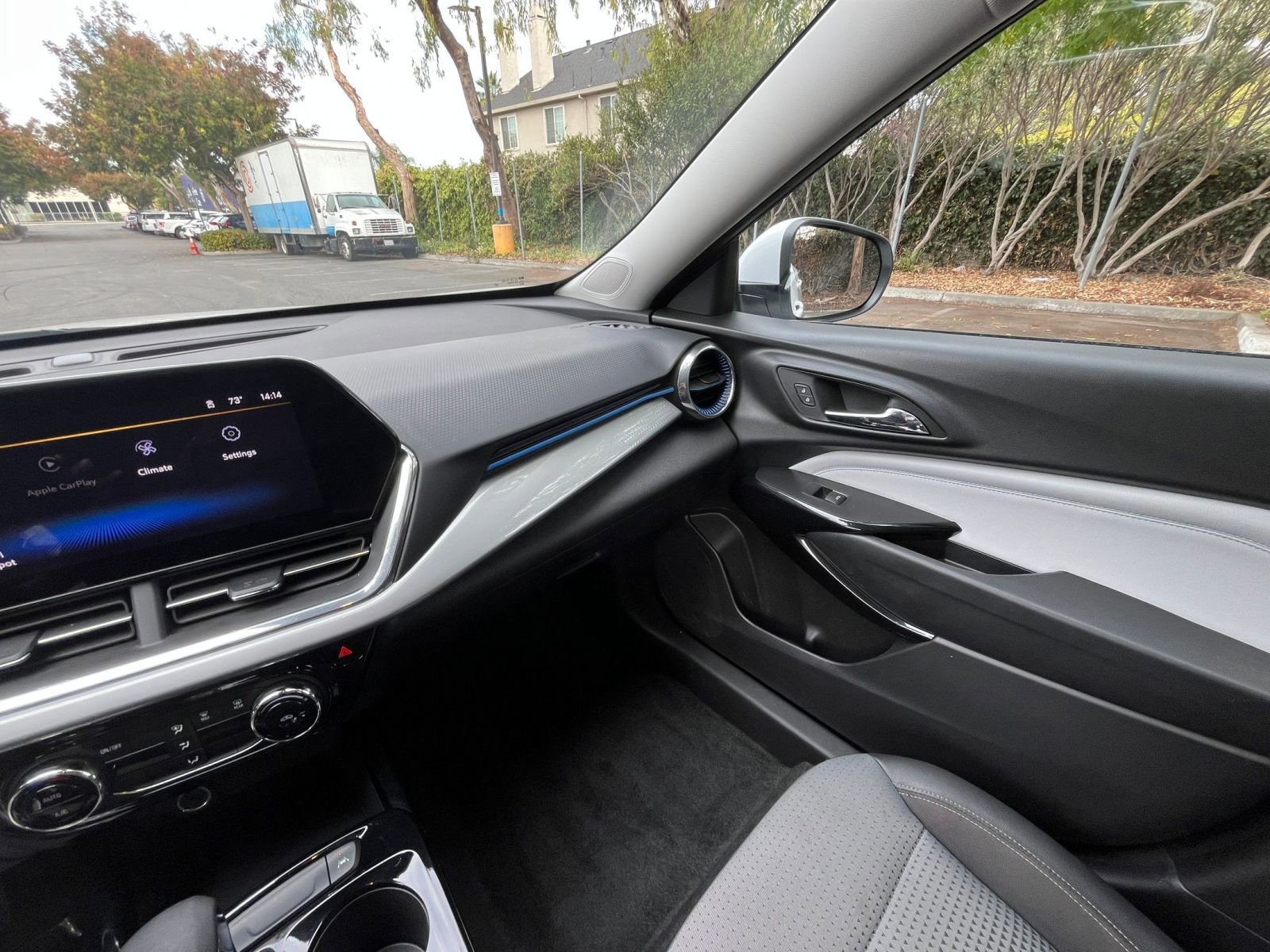 Used 2025 Chevrolet Trax LT image 33