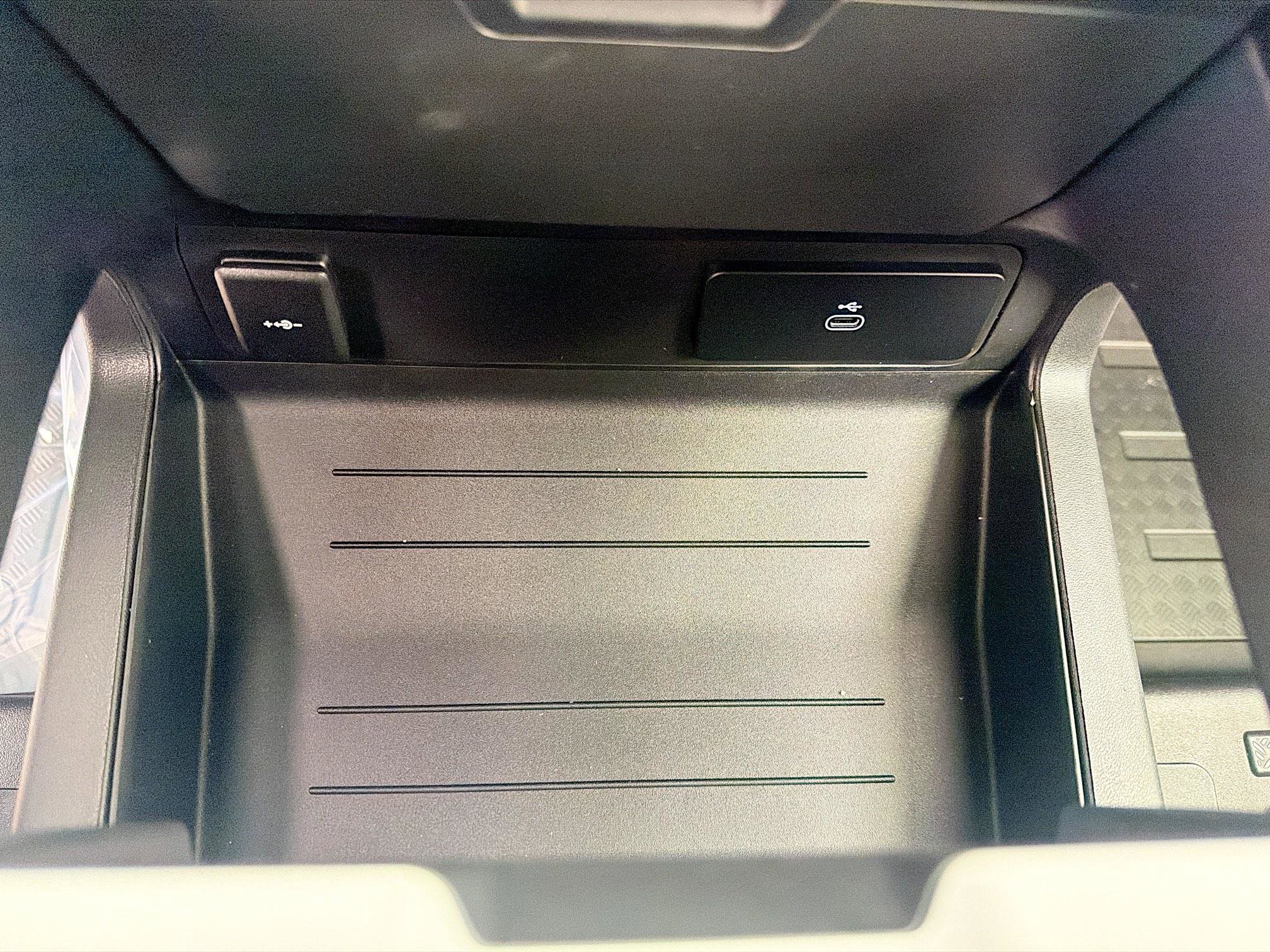 New 2026 Land Rover Defender 110 X-Dynamic SE image 29