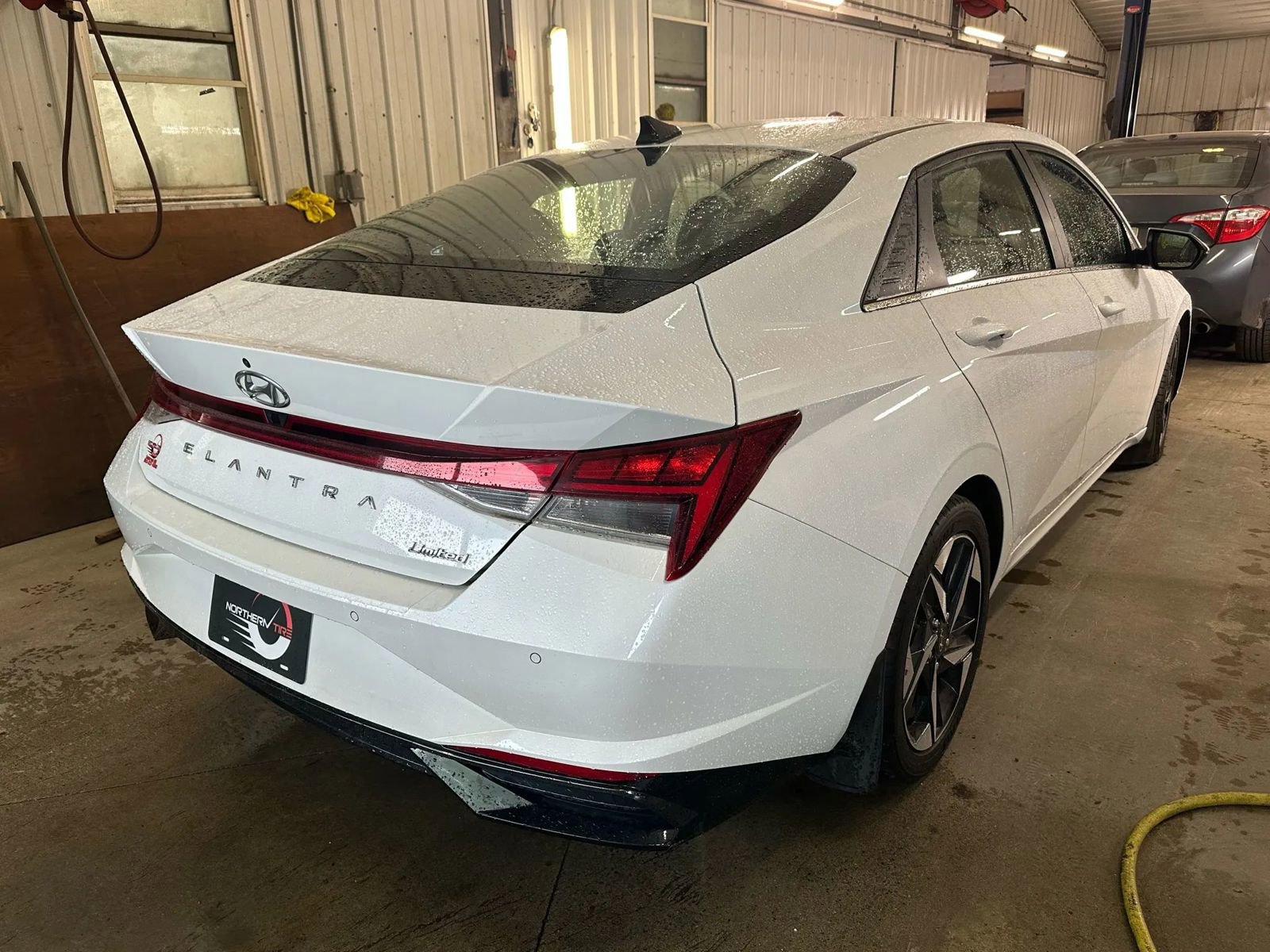 Used 2021 Hyundai Elantra Limited image 5