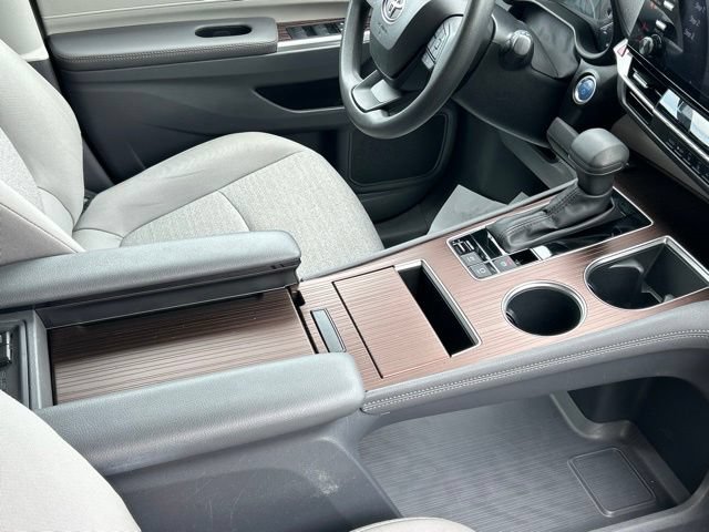 Certified 2023 Toyota Sienna LE FWD image 33