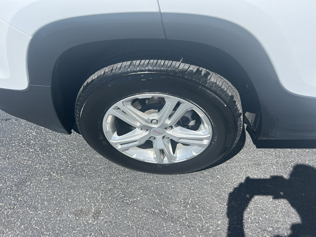 Used 2024 GMC Terrain SLE image 3