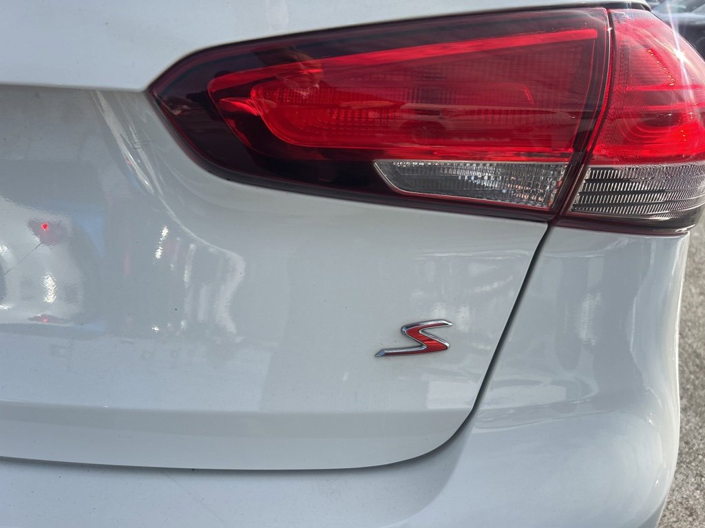 Used 2017 Kia Forte S image 9