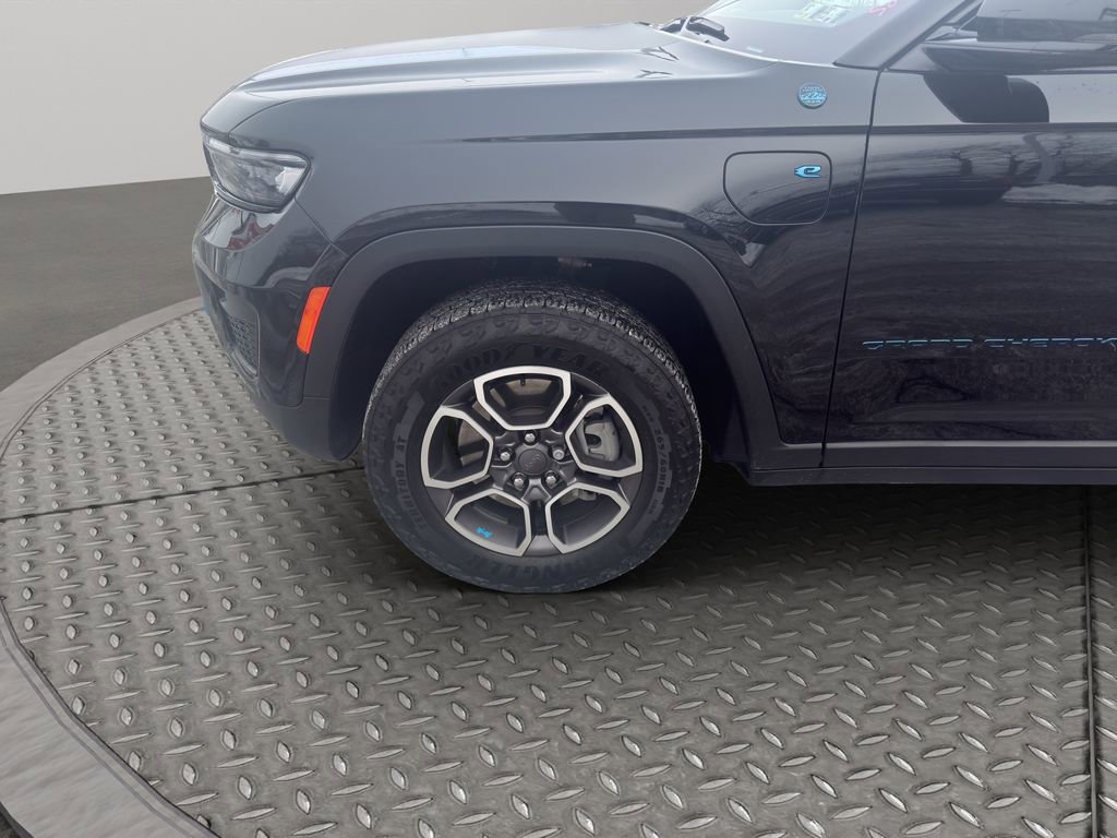 Used 2023 Jeep Grand Cherokee Trailhawk w/ Luxury Tech Group III image 29