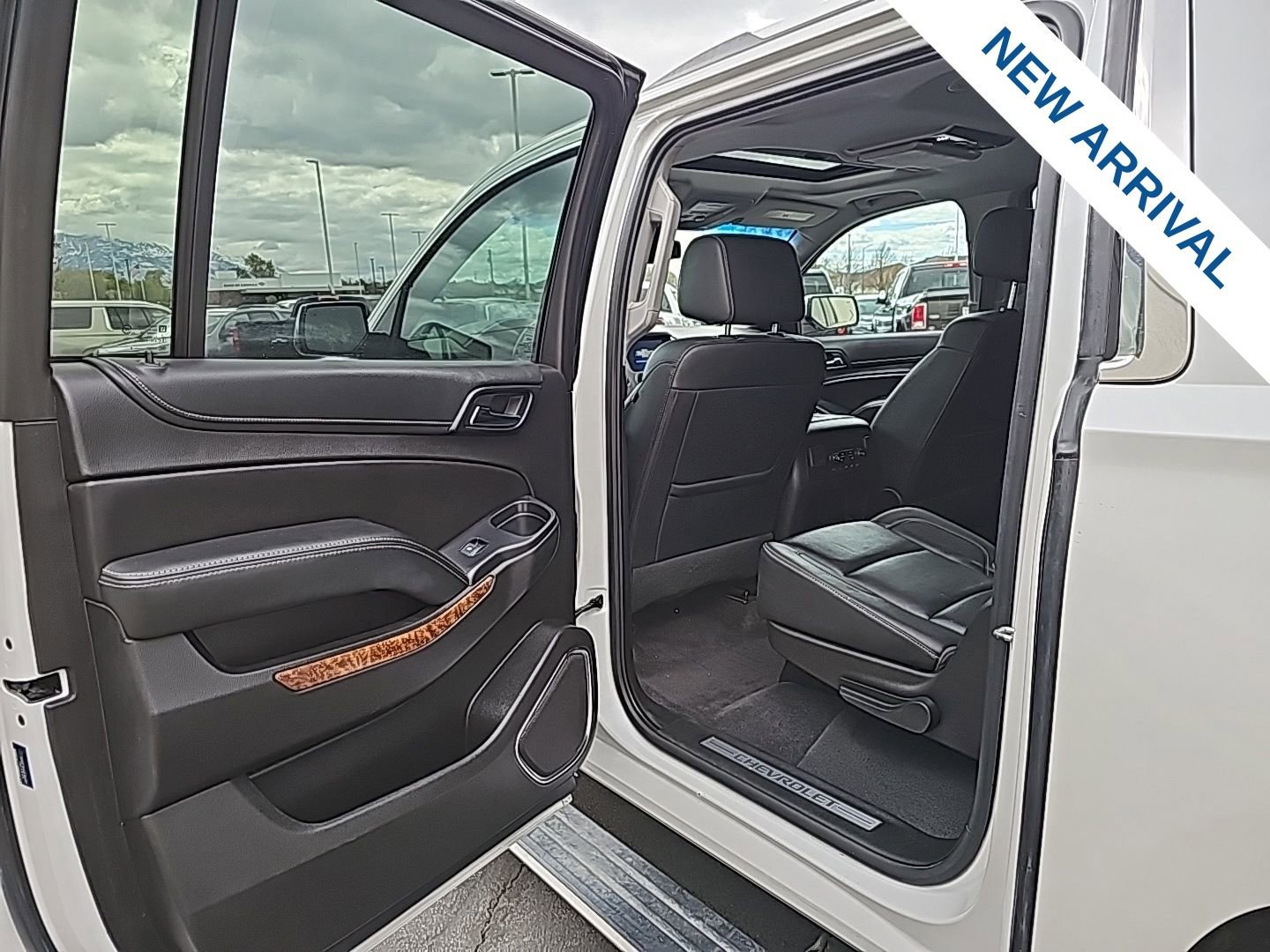 Used 2019 Chevrolet Suburban Premier AWD/4WD image 16